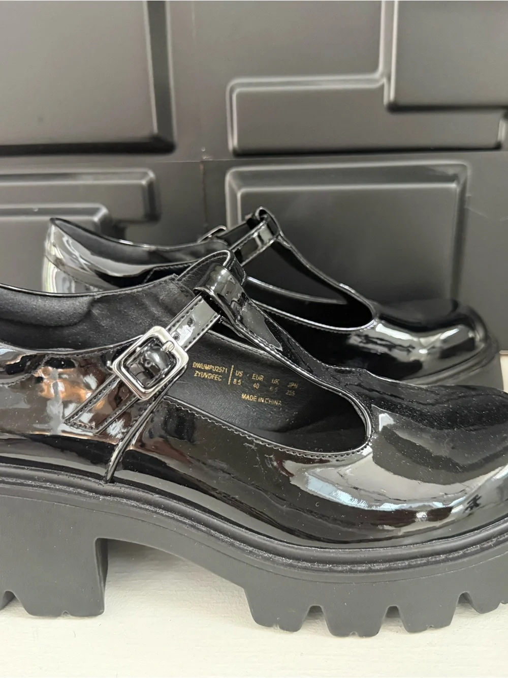 Dream Pairs sleek patent